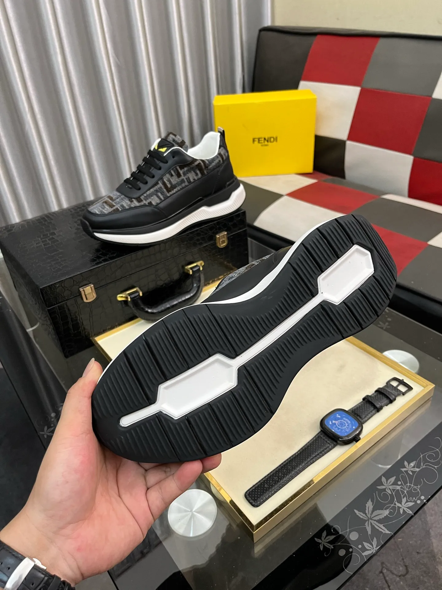 Men's Men's Shoes💰458⌚️⌚️[FENDI] Fendi's classic and comfortable men's, this complex sneaker is made of soft calfskin➕genuine leather lining➕original ultra-light rubber material with rough outsole. This unique light style is suitable for the casual and refined sensibility of this season. It is comfortable and natural on the feet. It is an everyday style for casual travel in autumn and winter! 38−444️⃣colors available